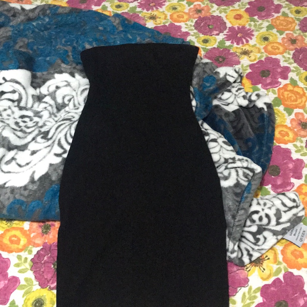 BLACK SLIT MINI DRESS - Picture 3 of 4